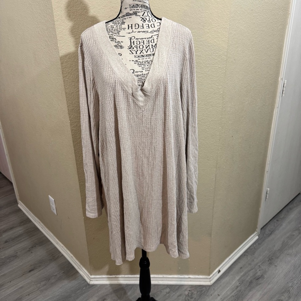 Lane Bryant Cream V-Neck‎ Tunic